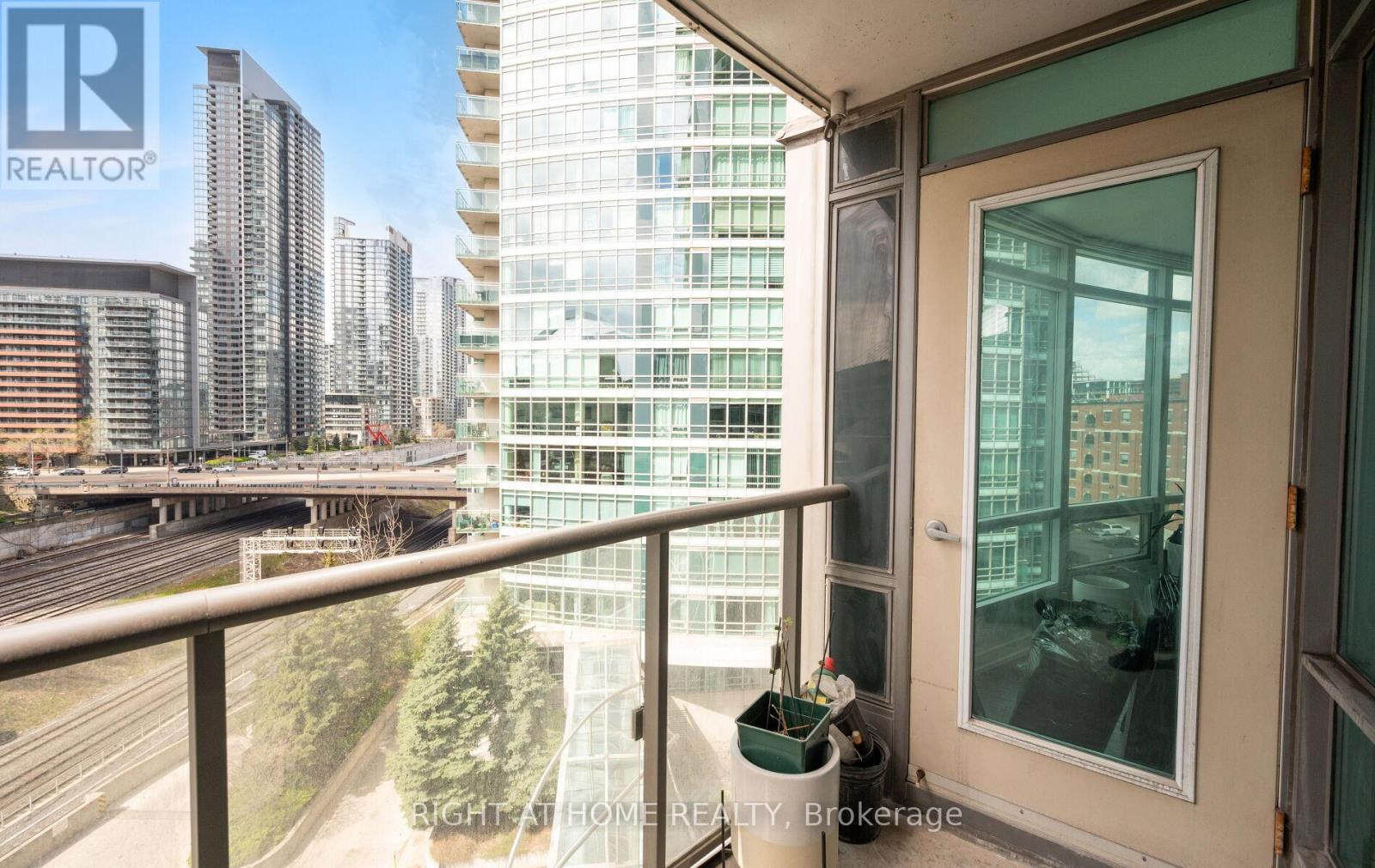 803 - 373 Front Street W, Toronto, Ontario  M5V 3R7 - Photo 37 - C13091854