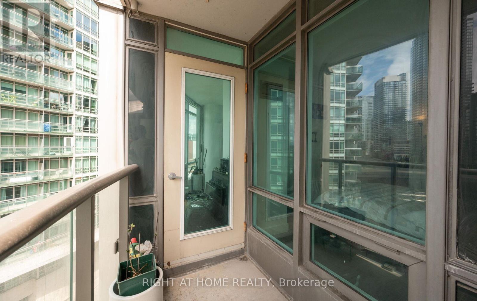 803 - 373 Front Street W, Toronto, Ontario  M5V 3R7 - Photo 38 - C13091854