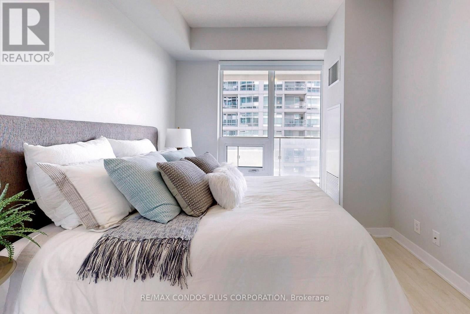 2006 - 2221 Yonge Street, Toronto, Ontario  M4S 0B8 - Photo 10 - C13092050
