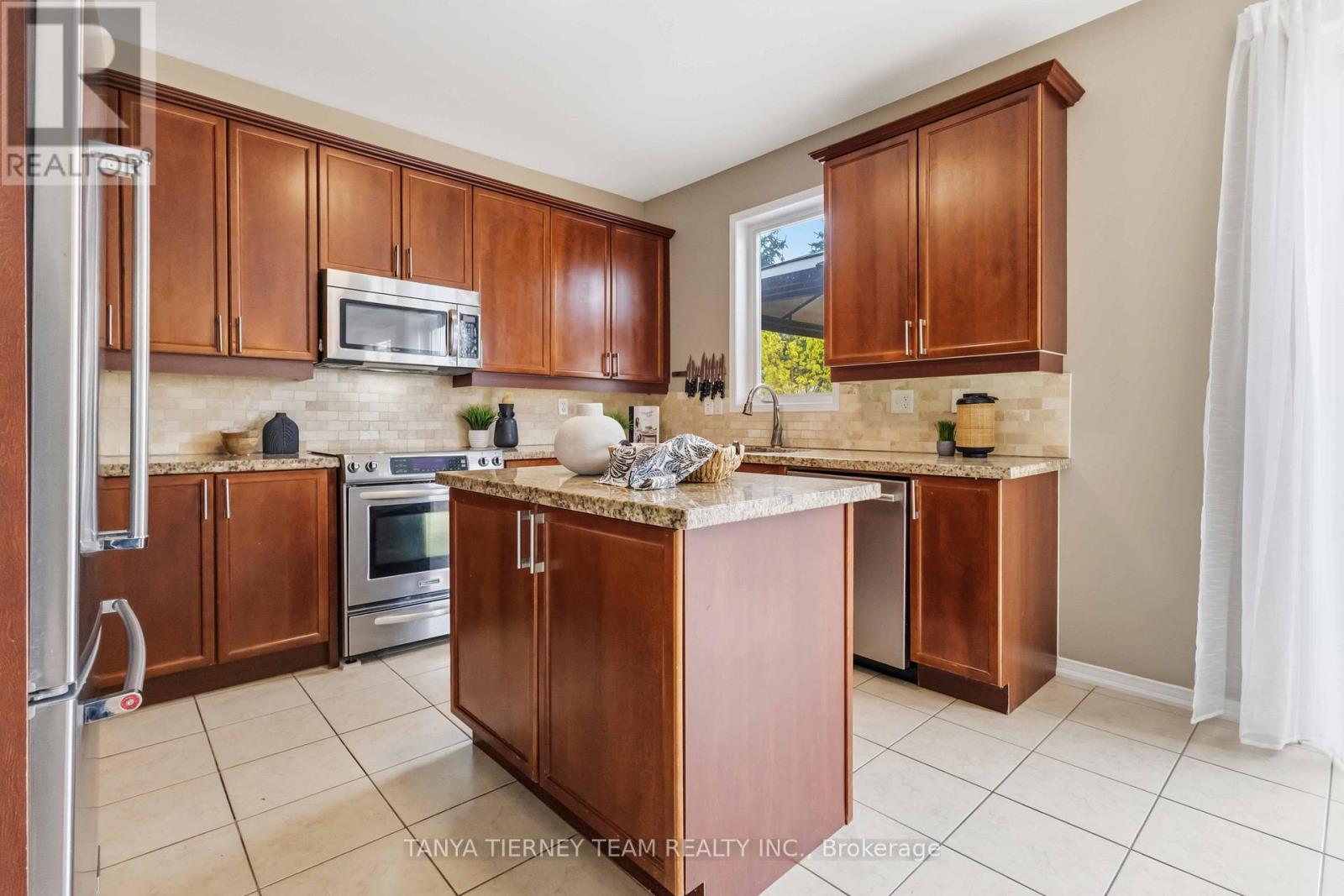 2315 Hackett Place, Oshawa, Ontario  L1L 0A2 - Photo 13 - E13091940