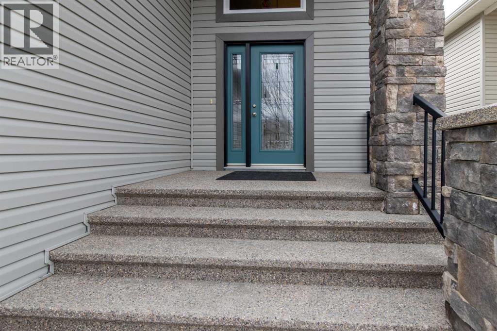 157 Tartan Circle W, Lethbridge, Alberta  T1J 1Y5 - Photo 3 - A2301795