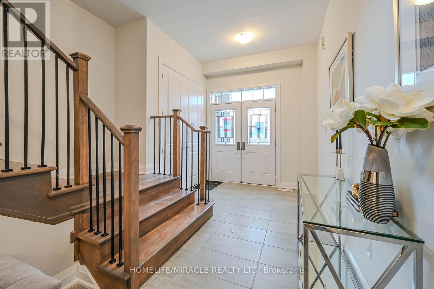 47 Mapleton Street, Richmond Hill, Ontario  L4E 1H5 - Photo 4 - N13092042