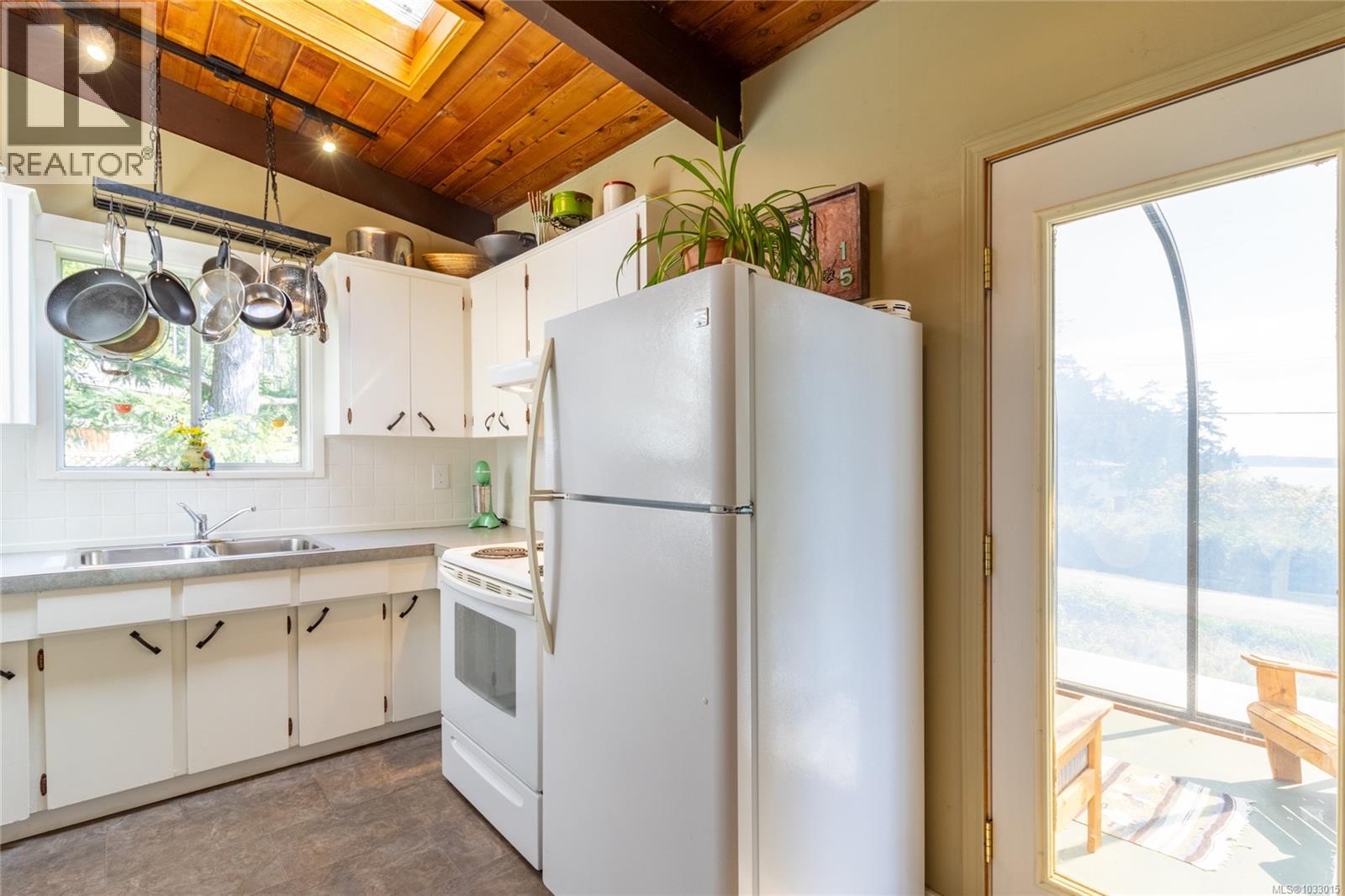 27146 Schooner Way, Pender Island, British Columbia  V0N 2M2 - Photo 16 - 1033015
