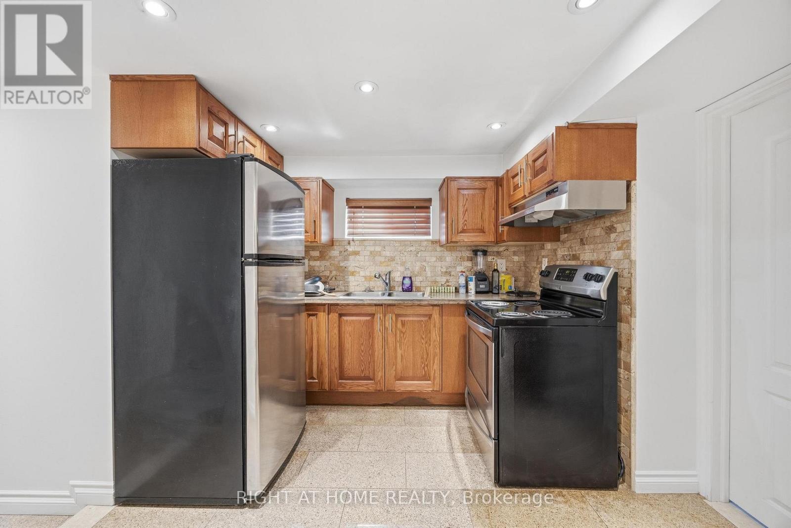 65 Branstone Road, Toronto, Ontario  M6E 4E3 - Photo 22 - W13091802