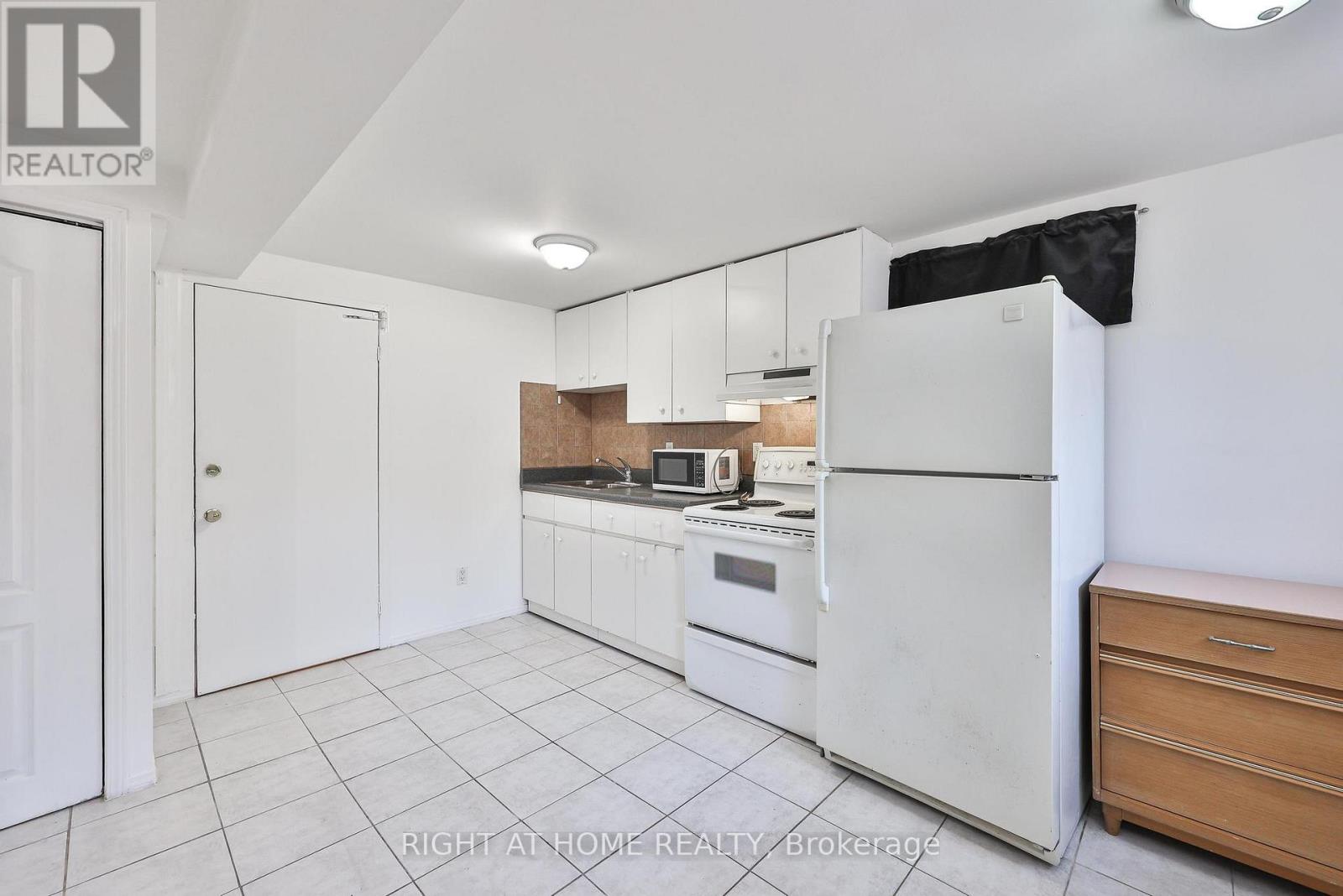 65 Branstone Road, Toronto, Ontario  M6E 4E3 - Photo 31 - W13091802