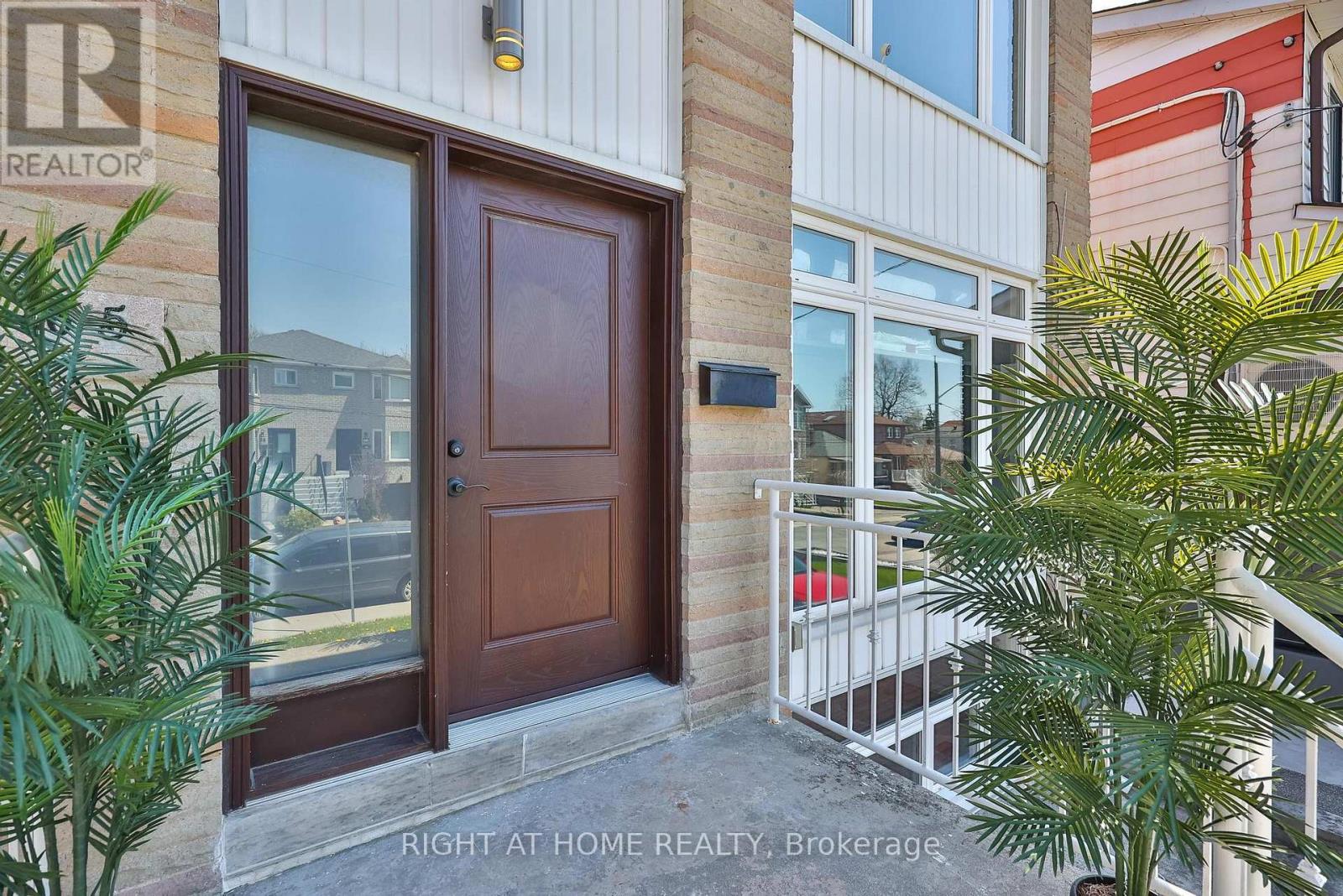 65 Branstone Road, Toronto, Ontario  M6E 4E3 - Photo 4 - W13091802