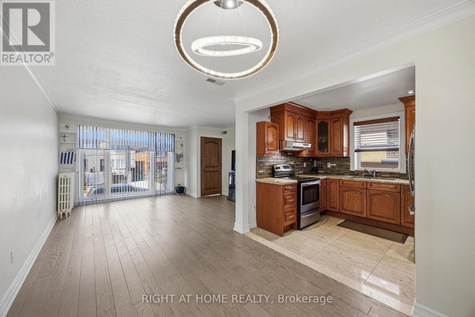 65 Branstone Road, Toronto, Ontario  M6E 4E3 - Photo 8 - W13091802