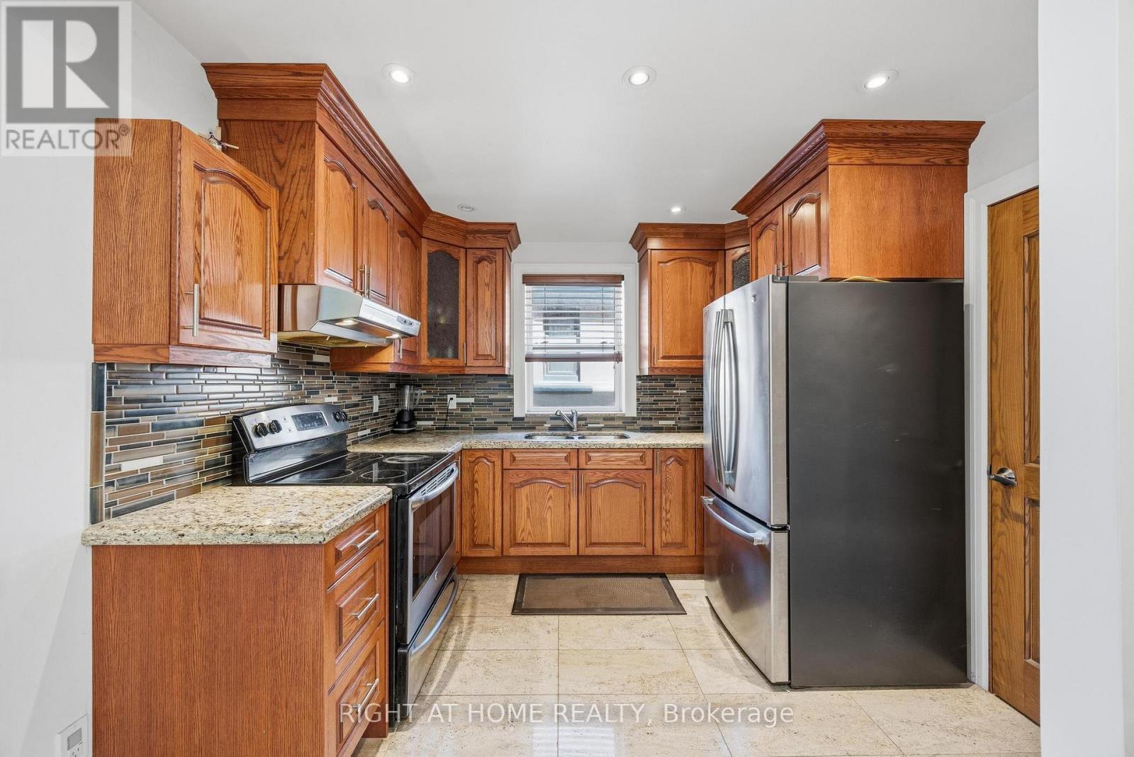 65 Branstone Road, Toronto, Ontario  M6E 4E3 - Photo 9 - W13091802