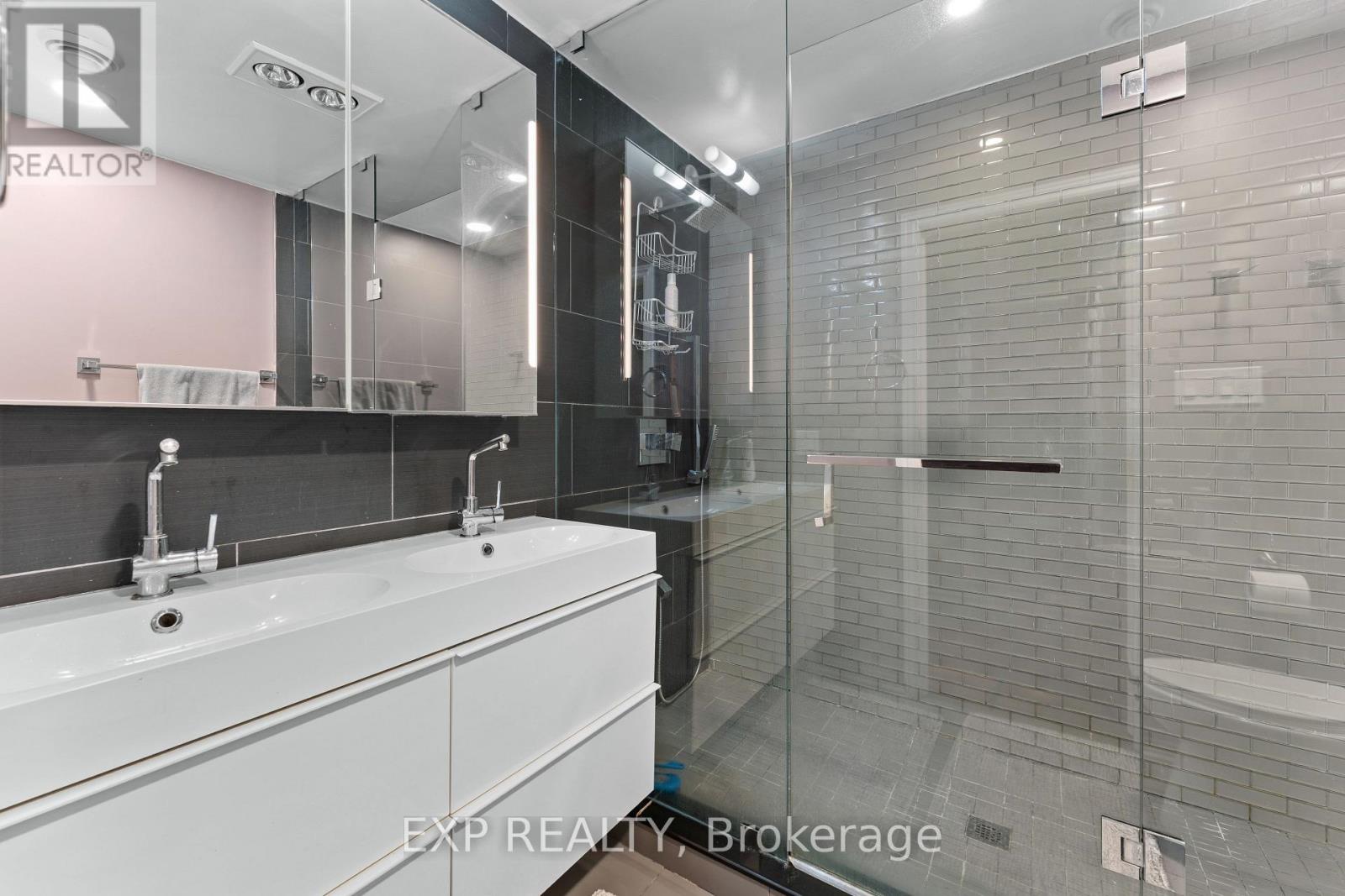 1004 Caldwell Avenue, Mississauga, Ontario  L5H 1Z3 - Photo 34 - W13091842