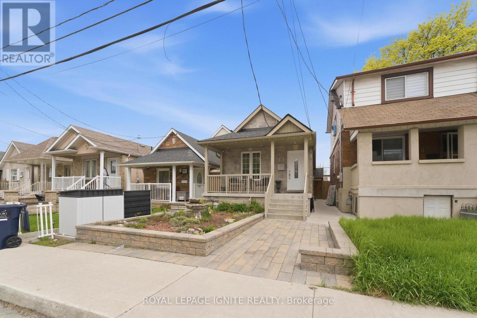 10 CAYUGA AVENUE, Toronto, Ontario