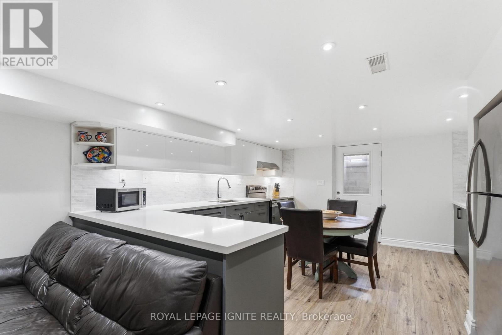 10 Cayuga Avenue, Toronto, Ontario  M6N 2G1 - Photo 10 - W13091848