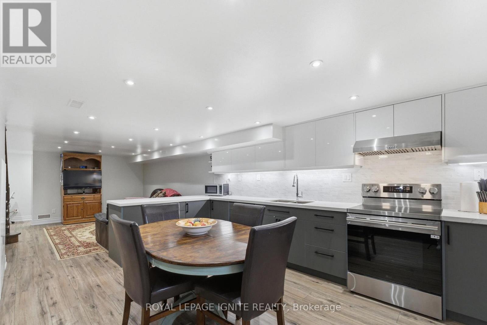 10 Cayuga Avenue, Toronto, Ontario  M6N 2G1 - Photo 15 - W13091848