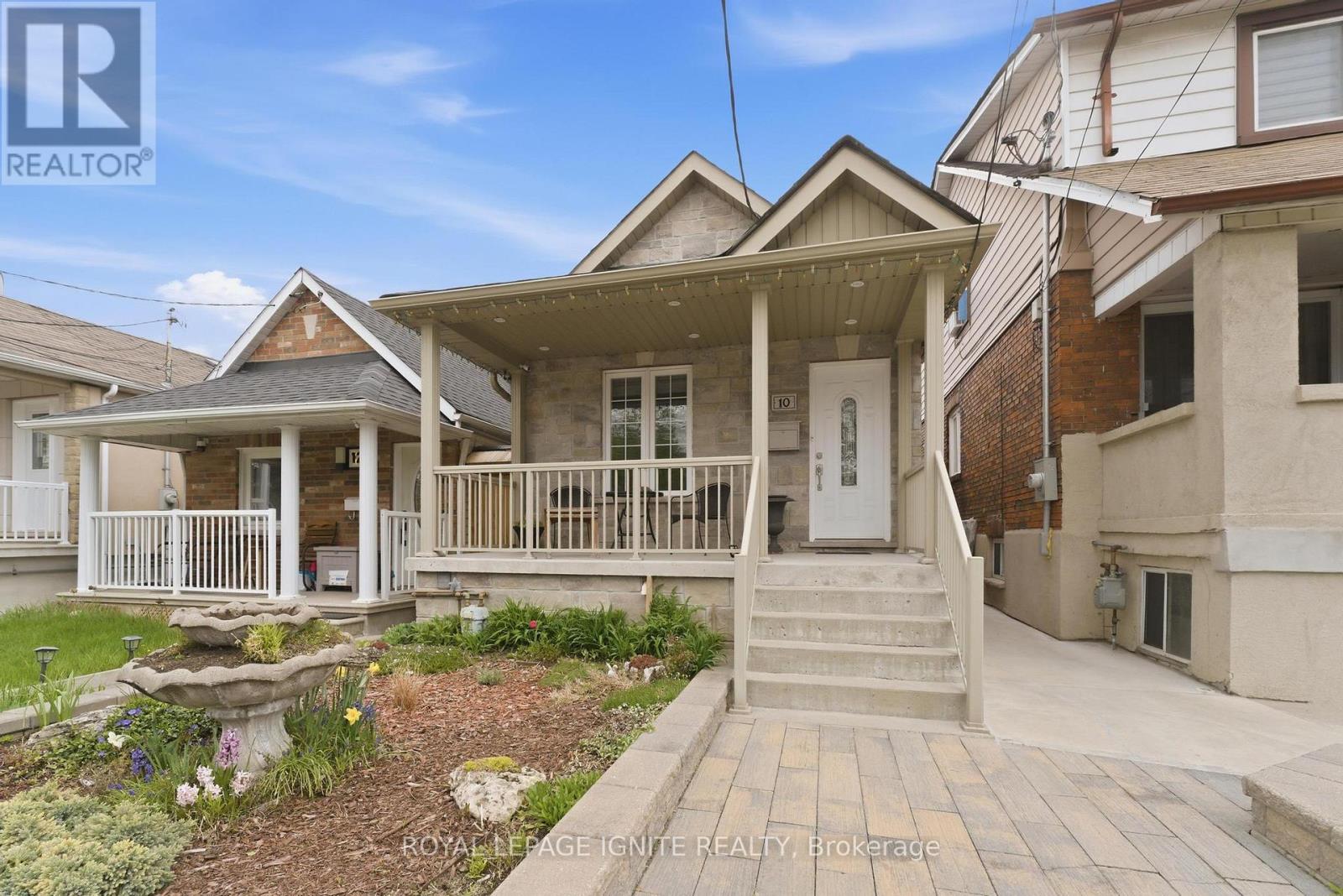 10 Cayuga Avenue, Toronto, Ontario  M6N 2G1 - Photo 2 - W13091848