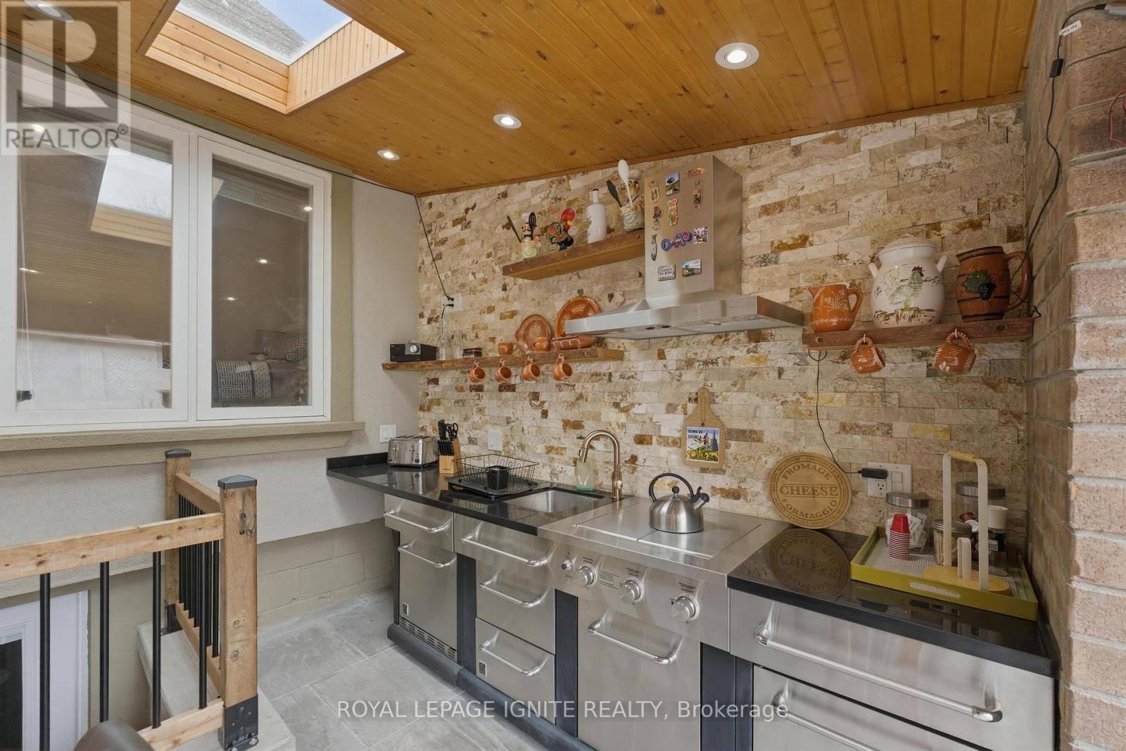 10 Cayuga Avenue, Toronto, Ontario  M6N 2G1 - Photo 35 - W13091848