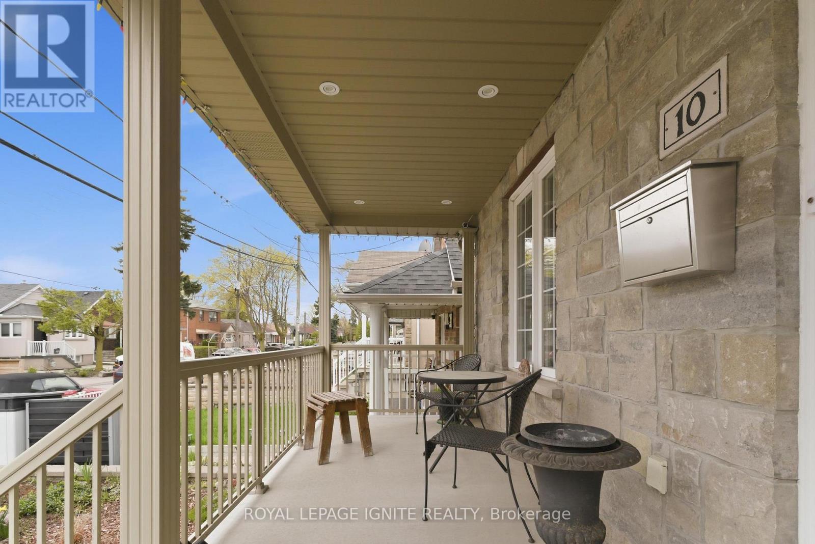 10 Cayuga Avenue, Toronto, Ontario  M6N 2G1 - Photo 4 - W13091848