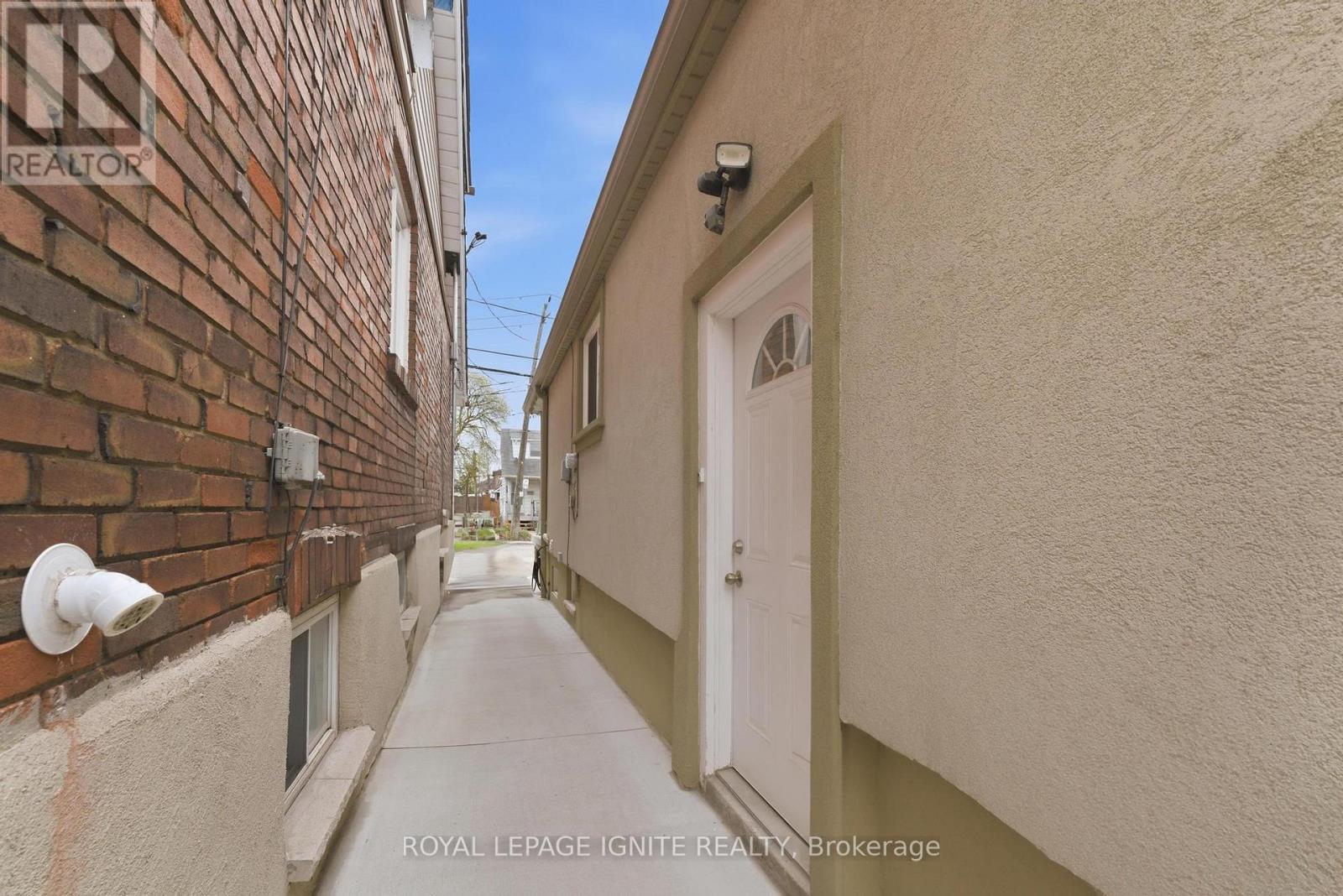 10 Cayuga Avenue, Toronto, Ontario  M6N 2G1 - Photo 43 - W13091848