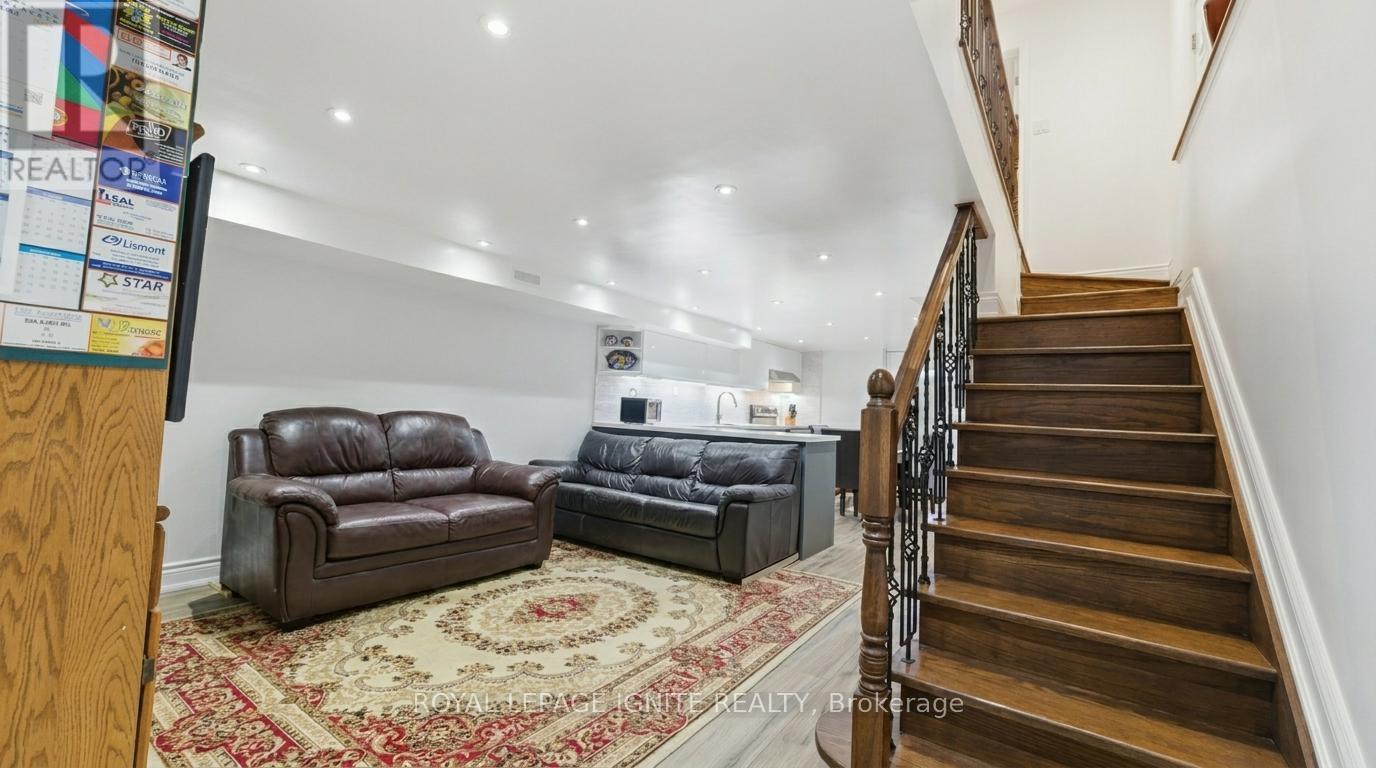 10 Cayuga Avenue, Toronto, Ontario  M6N 2G1 - Photo 5 - W13091848