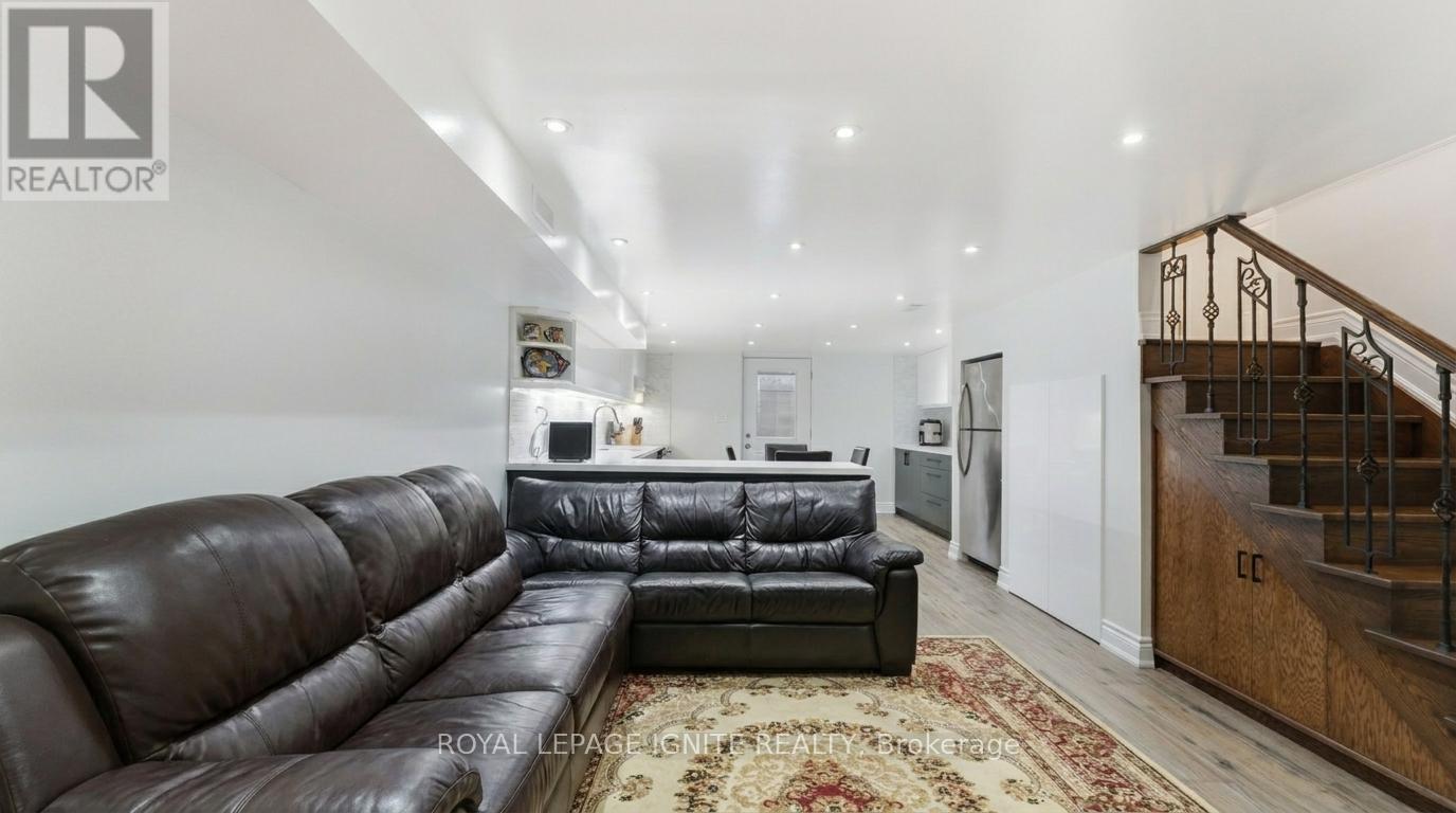 10 Cayuga Avenue, Toronto, Ontario  M6N 2G1 - Photo 8 - W13091848
