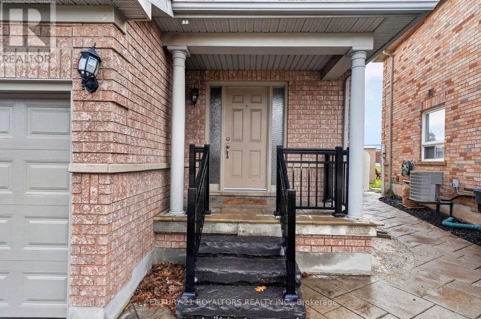 30 Trudelle Crescent, Brampton, Ontario  L7A 2Z1 - Photo 4 - W13091864