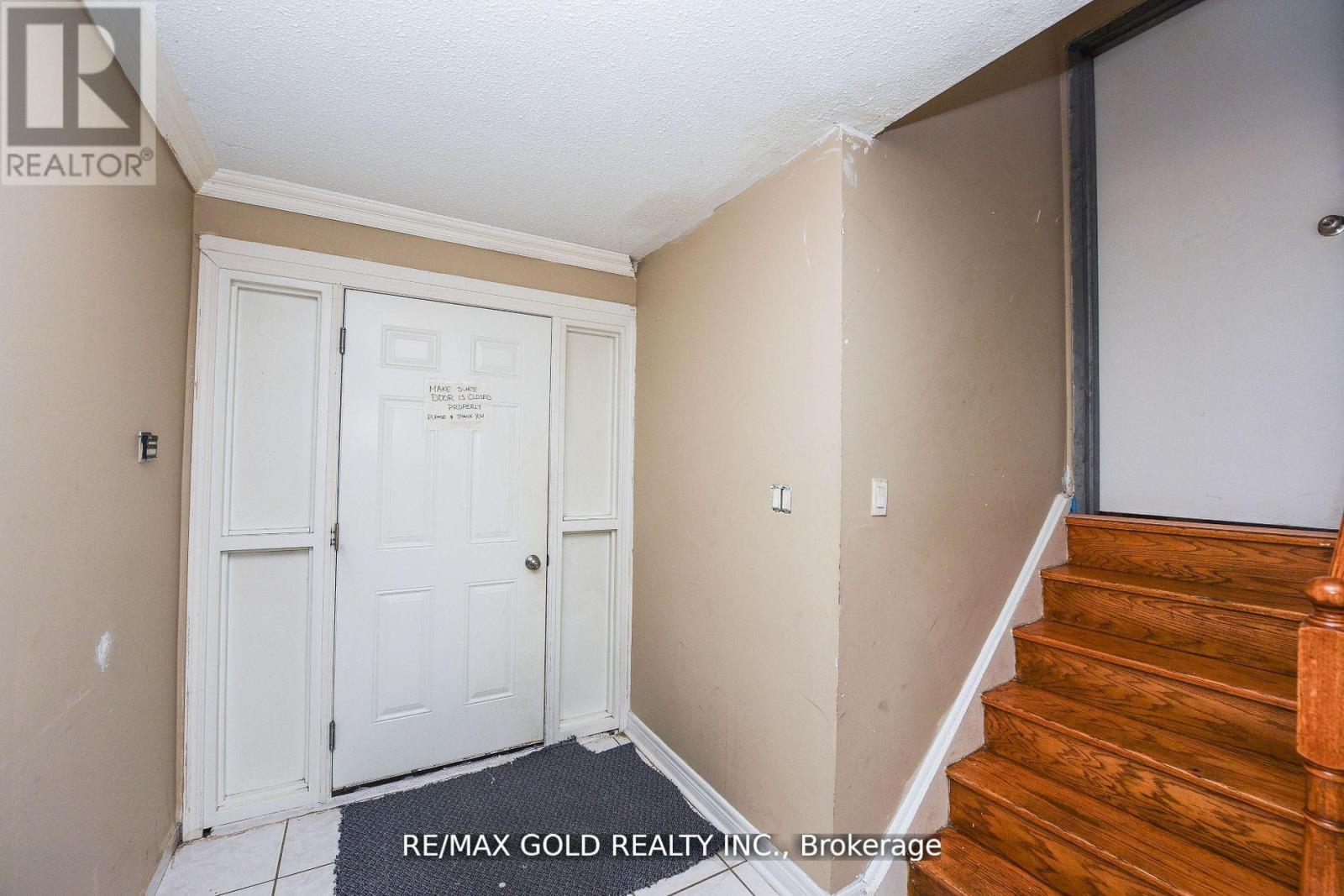3630 Brandon Gate Drive, Mississauga, Ontario  L4T 3E5 - Photo 6 - W13091936