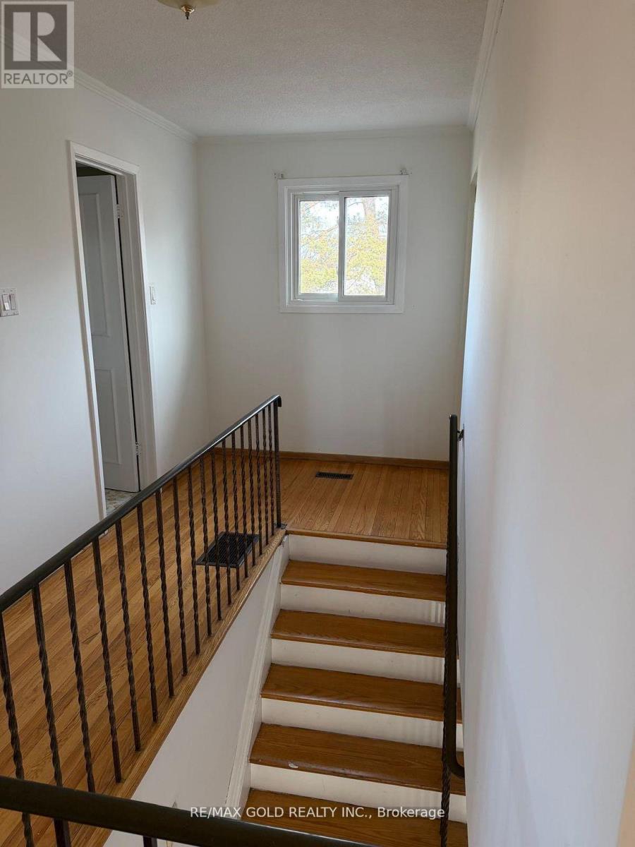 3769 Brandon Gate Drive, Mississauga, Ontario  L4T 3N1 - Photo 7 - W13091952
