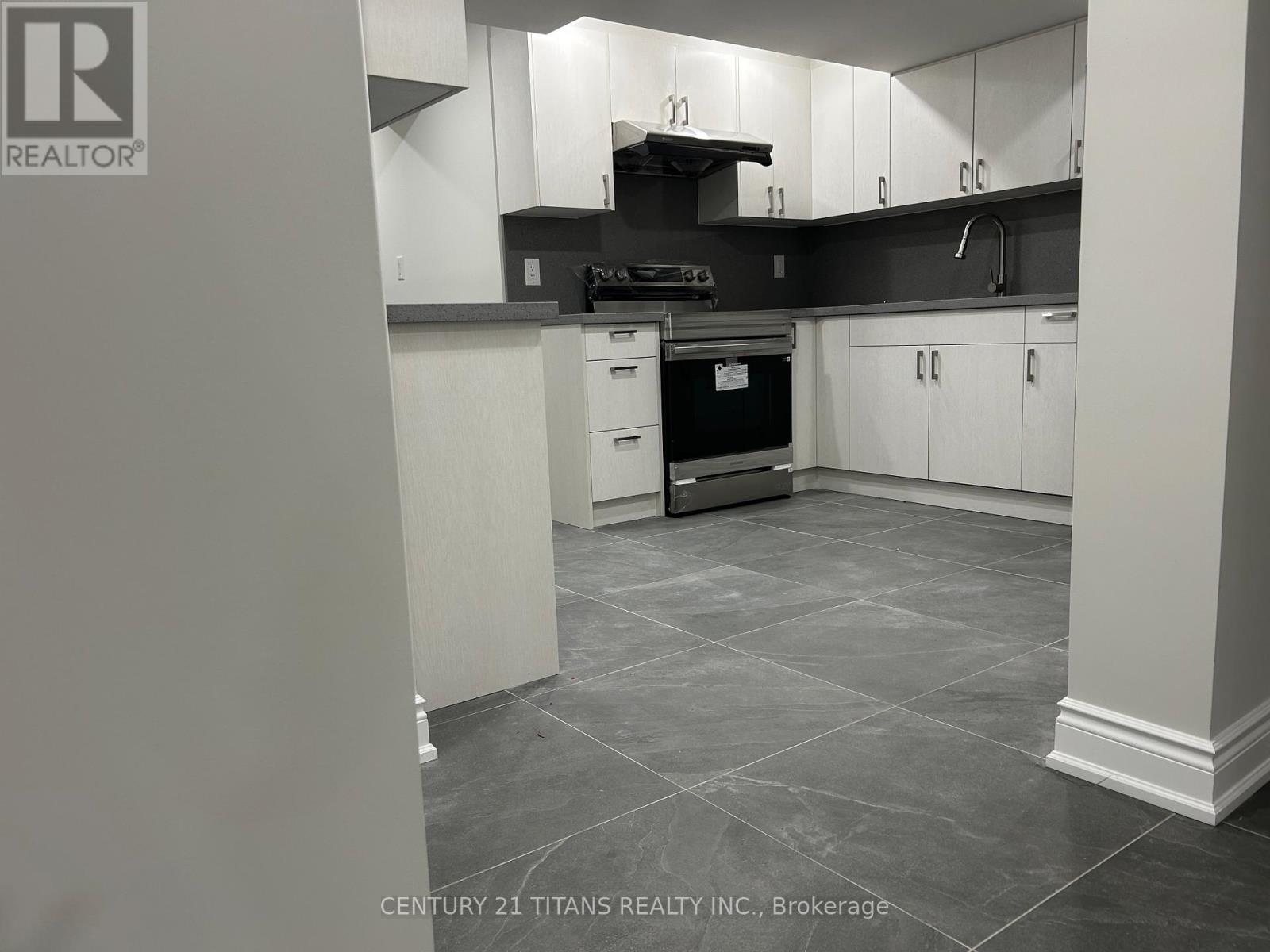 43 Shediac Road, Brampton, Ontario  L6Y 0V9 - Photo 2 - W13092030