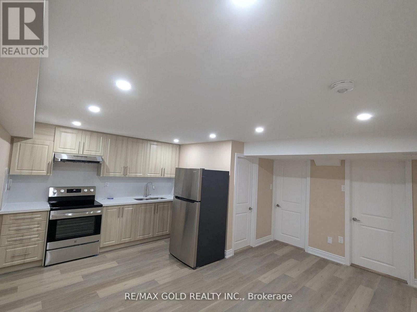 35 LATANIA BOULEVARD, Brampton, Ontario