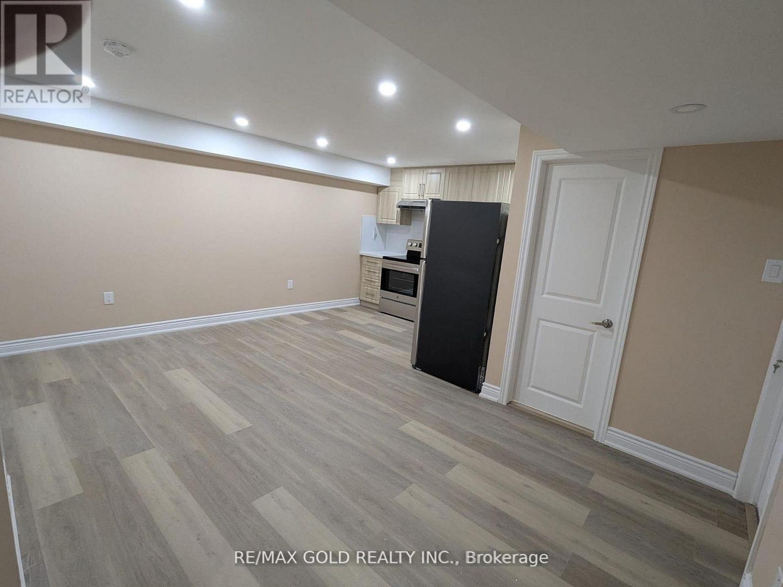 35 Latania Boulevard, Brampton, Ontario  L6P 1T1 - Photo 10 - W13092054