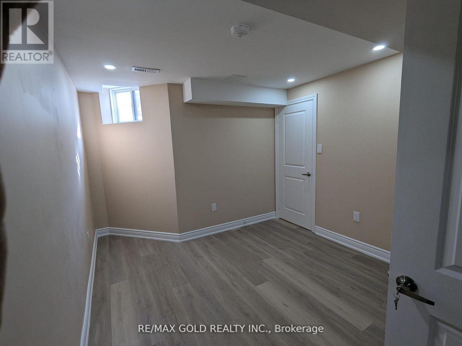 35 Latania Boulevard, Brampton, Ontario  L6P 1T1 - Photo 5 - W13092054