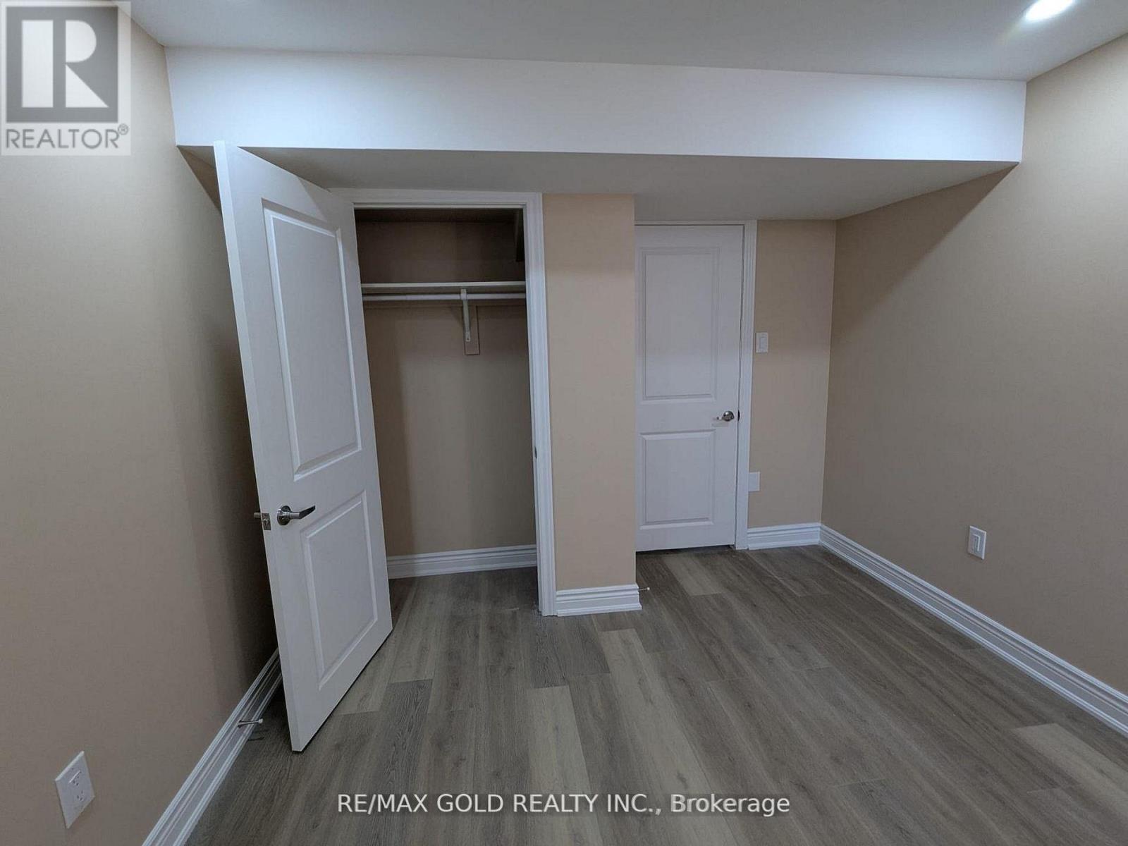 35 Latania Boulevard, Brampton, Ontario  L6P 1T1 - Photo 7 - W13092054