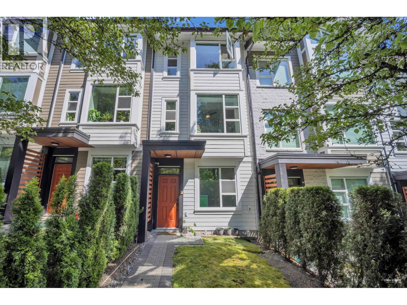 33 1299 Coast Meridian Road, Coquitlam, British Columbia  V3E 0H6 - Photo 1 - R3119259