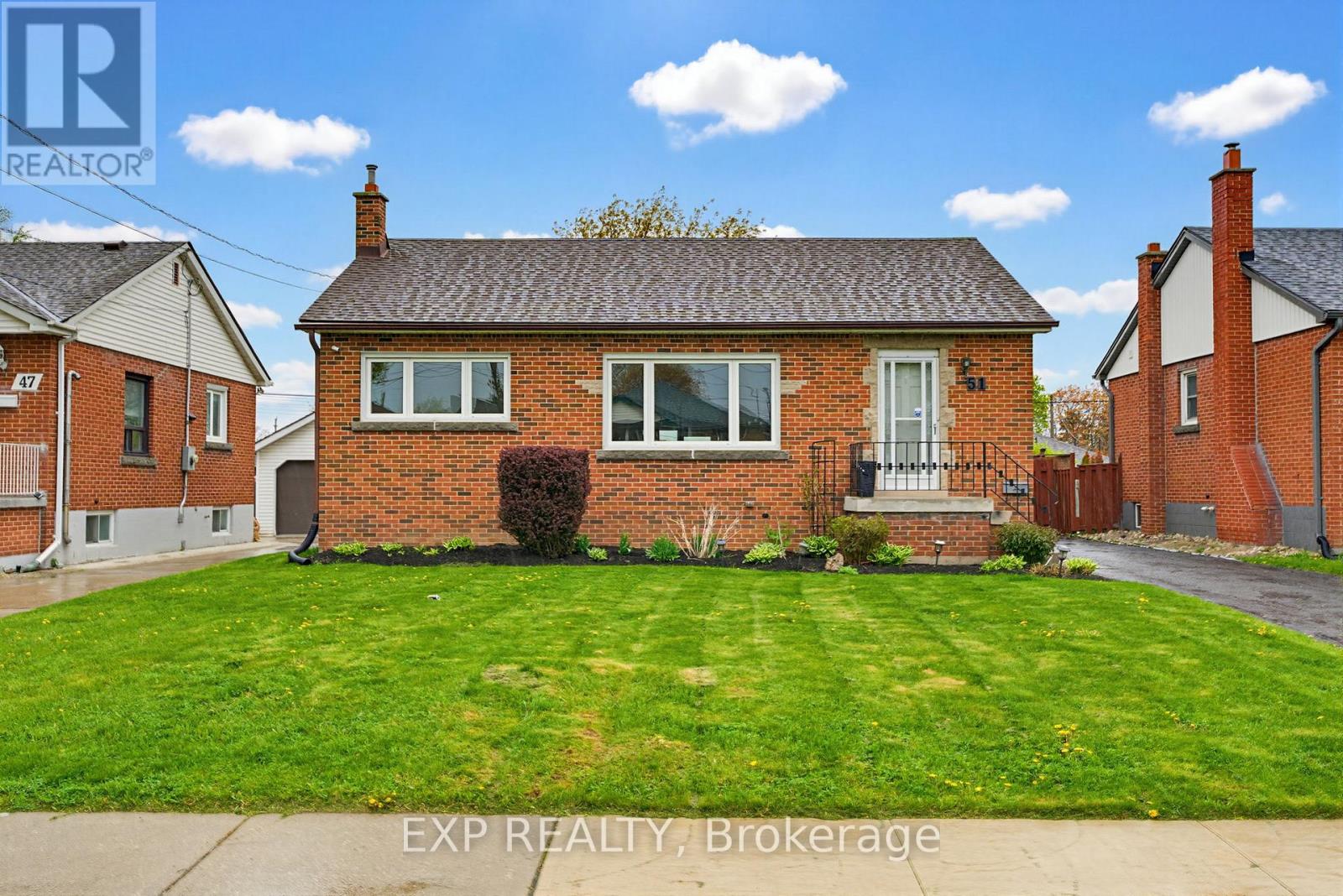 51 BROMLEY ROAD, Hamilton, Ontario