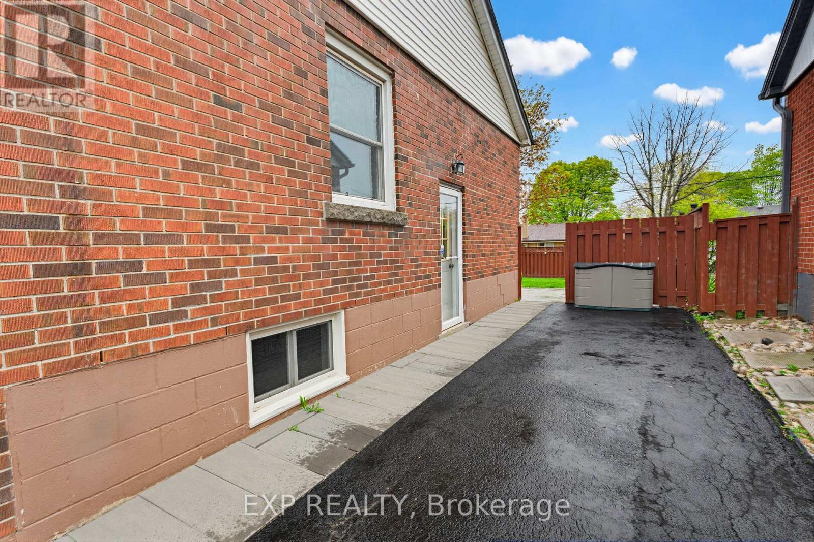 51 Bromley Road, Hamilton, Ontario  L9A 2E1 - Photo 7 - X13091908