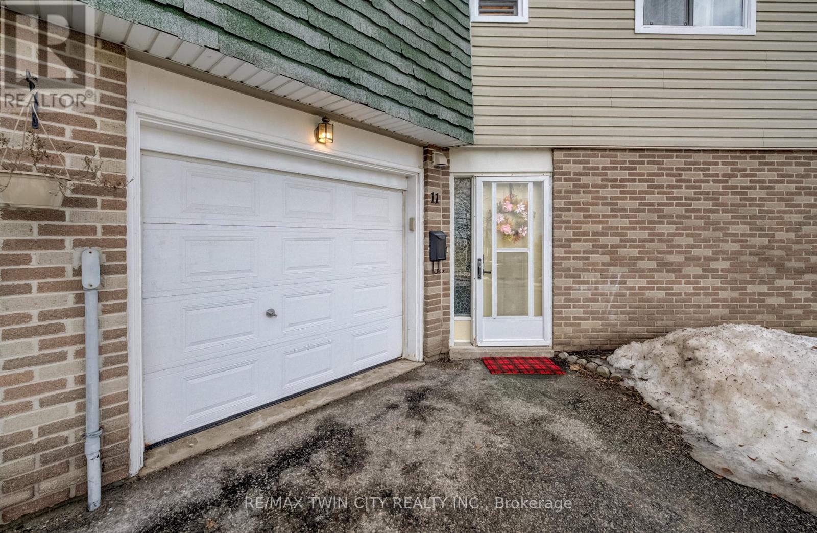 11 - 60 Elmsdale Drive, Kitchener, Ontario  N2E 2G4 - Photo 3 - X13092104