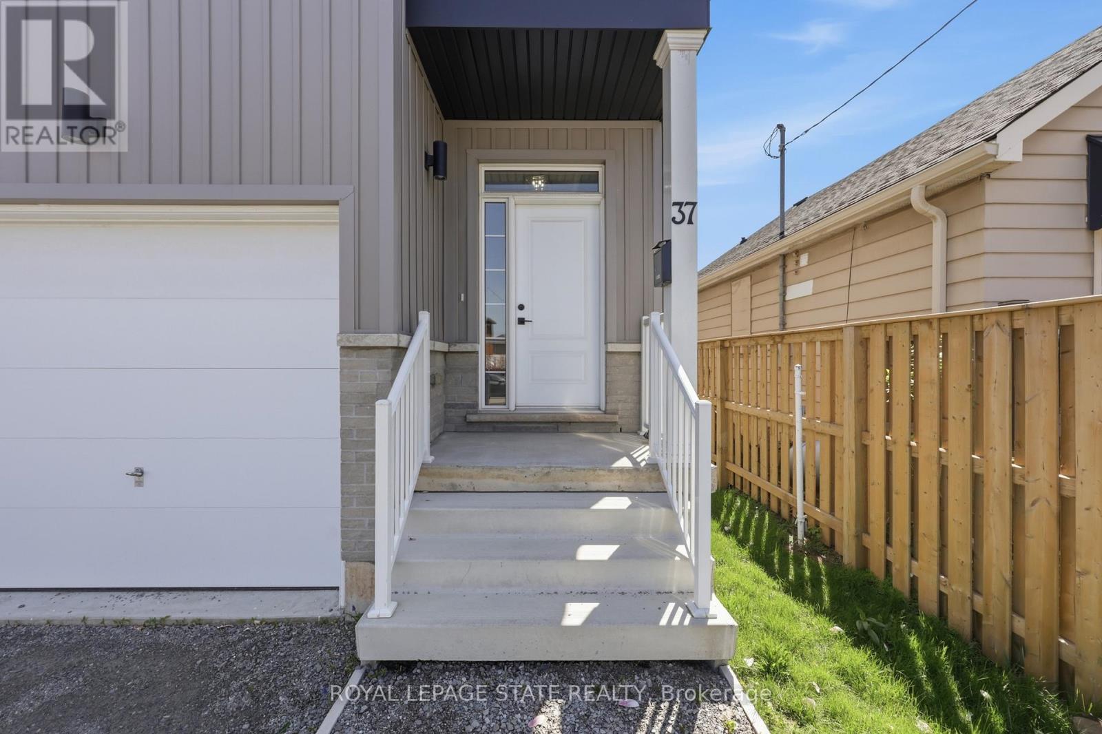 37 Delena Avenue S, Hamilton, Ontario  L9H 1B7 - Photo 3 - X13092142