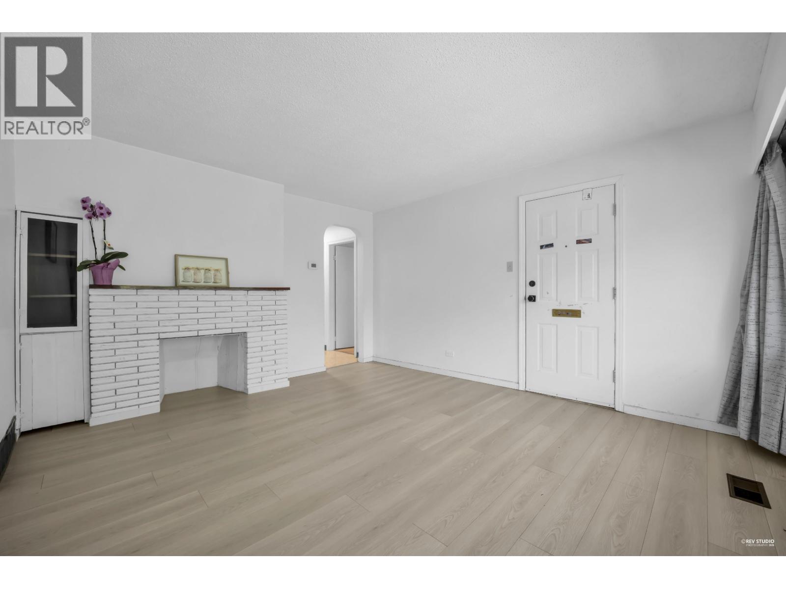 3006 E 27th Avenue, Vancouver, British Columbia  V5R 1P2 - Photo 6 - R3120223