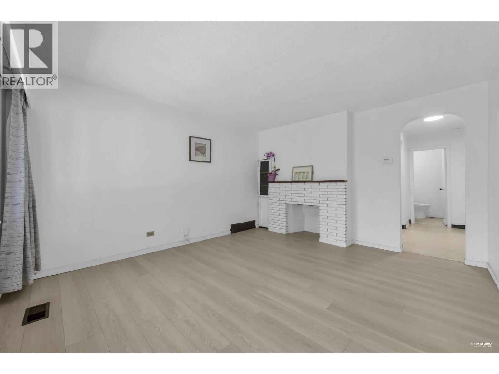 3006 E 27th Avenue, Vancouver, British Columbia  V5R 1P2 - Photo 8 - R3120223