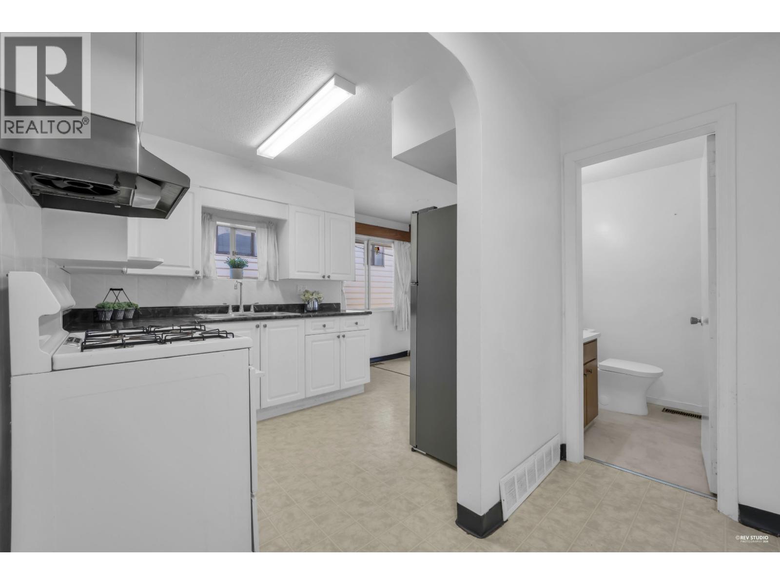 3006 E 27th Avenue, Vancouver, British Columbia  V5R 1P2 - Photo 9 - R3120223