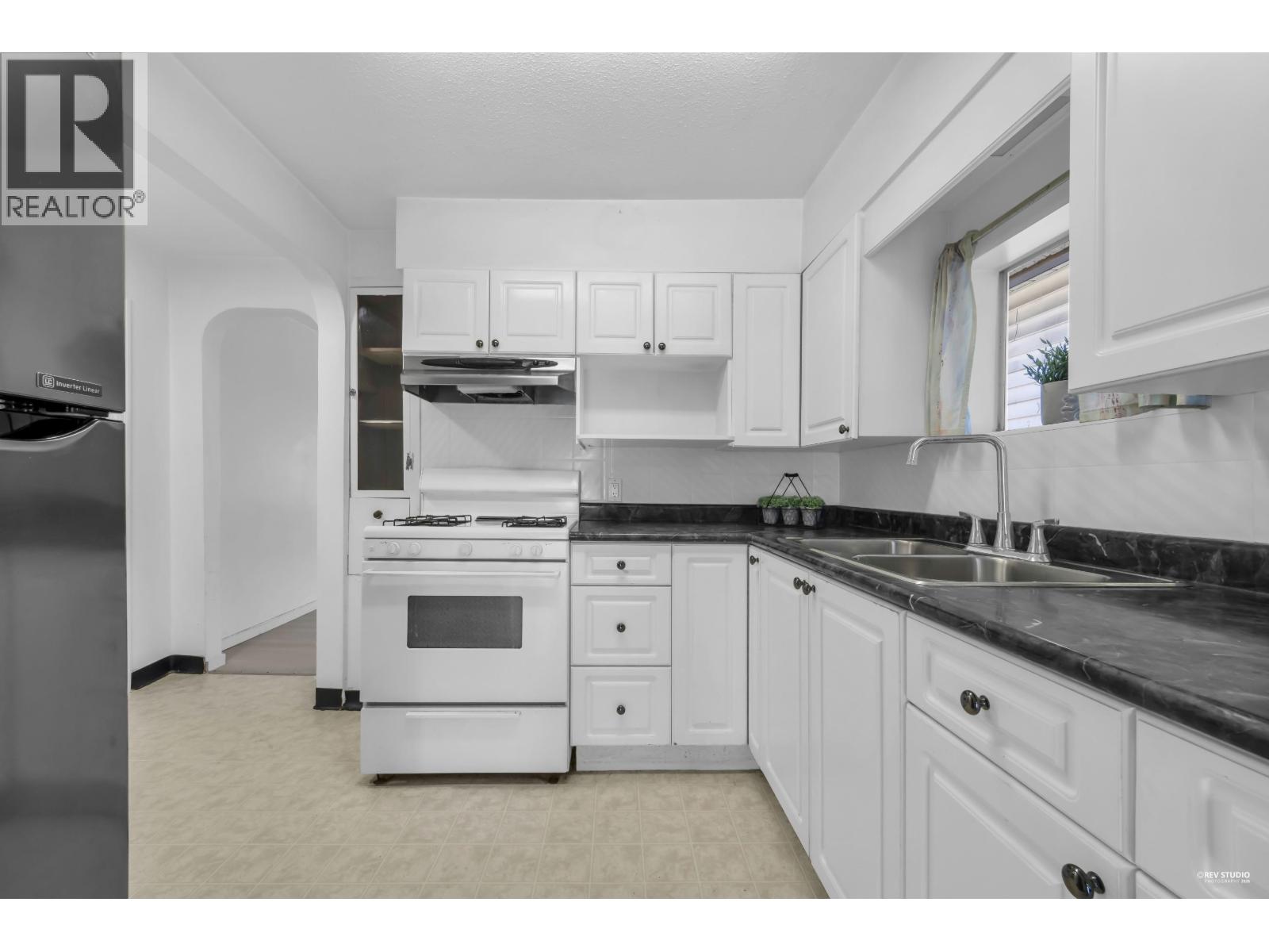 3006 E 27th Avenue, Vancouver, British Columbia  V5R 1P2 - Photo 10 - R3120223