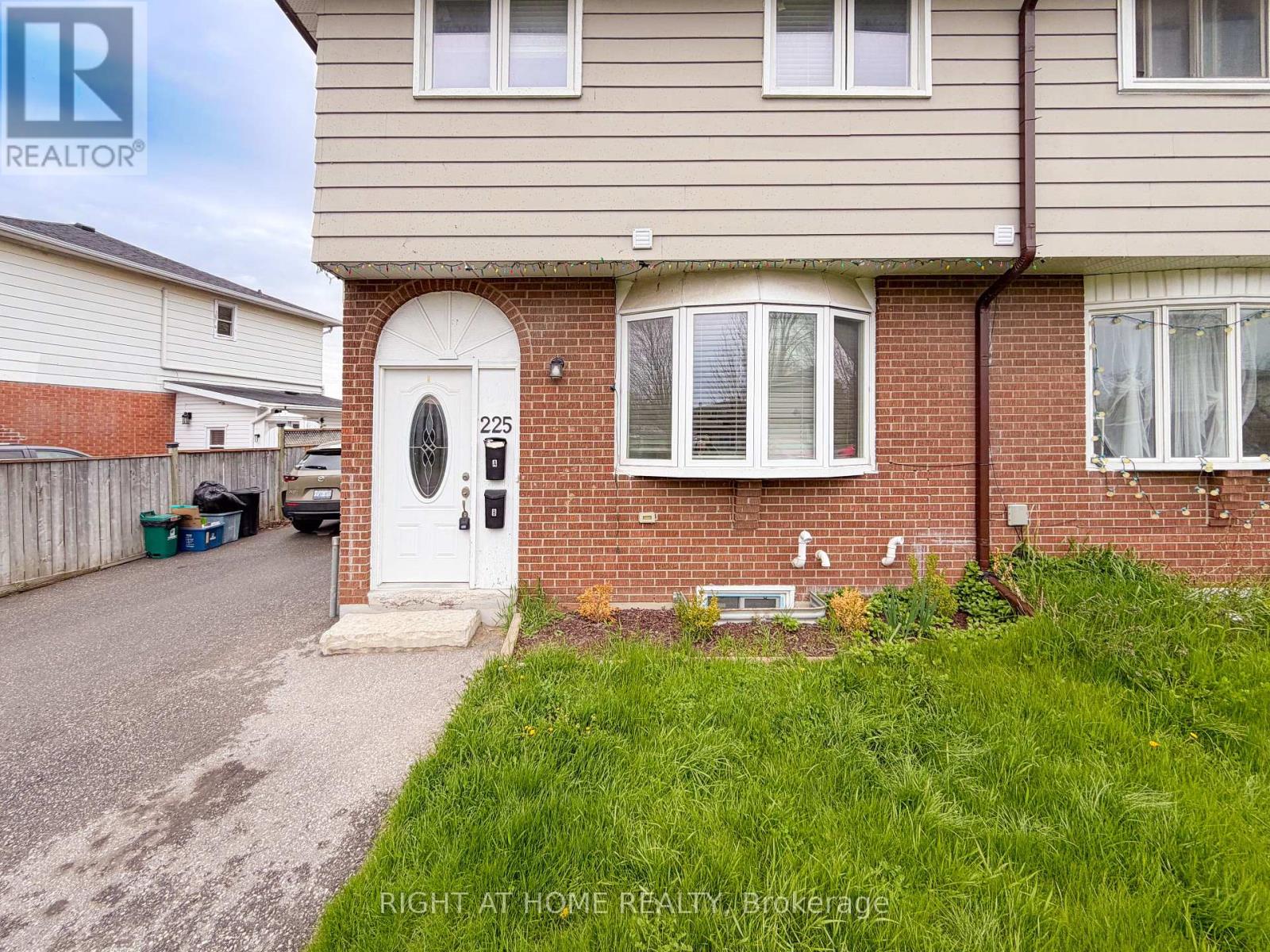 UPPER - 225 KINMOUNT CRESCENT, Oshawa, Ontario