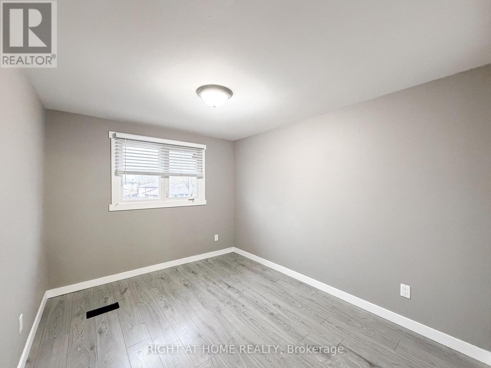 Upper - 225 Kinmount Crescent, Oshawa, Ontario  L1J 3T8 - Photo 7 - E12940054