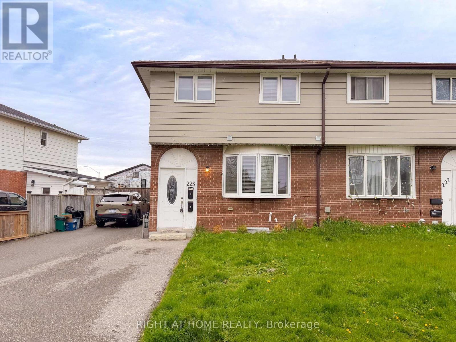 Upper - 225 Kinmount Crescent, Oshawa, Ontario  L1J 3T8 - Photo 2 - E12940054
