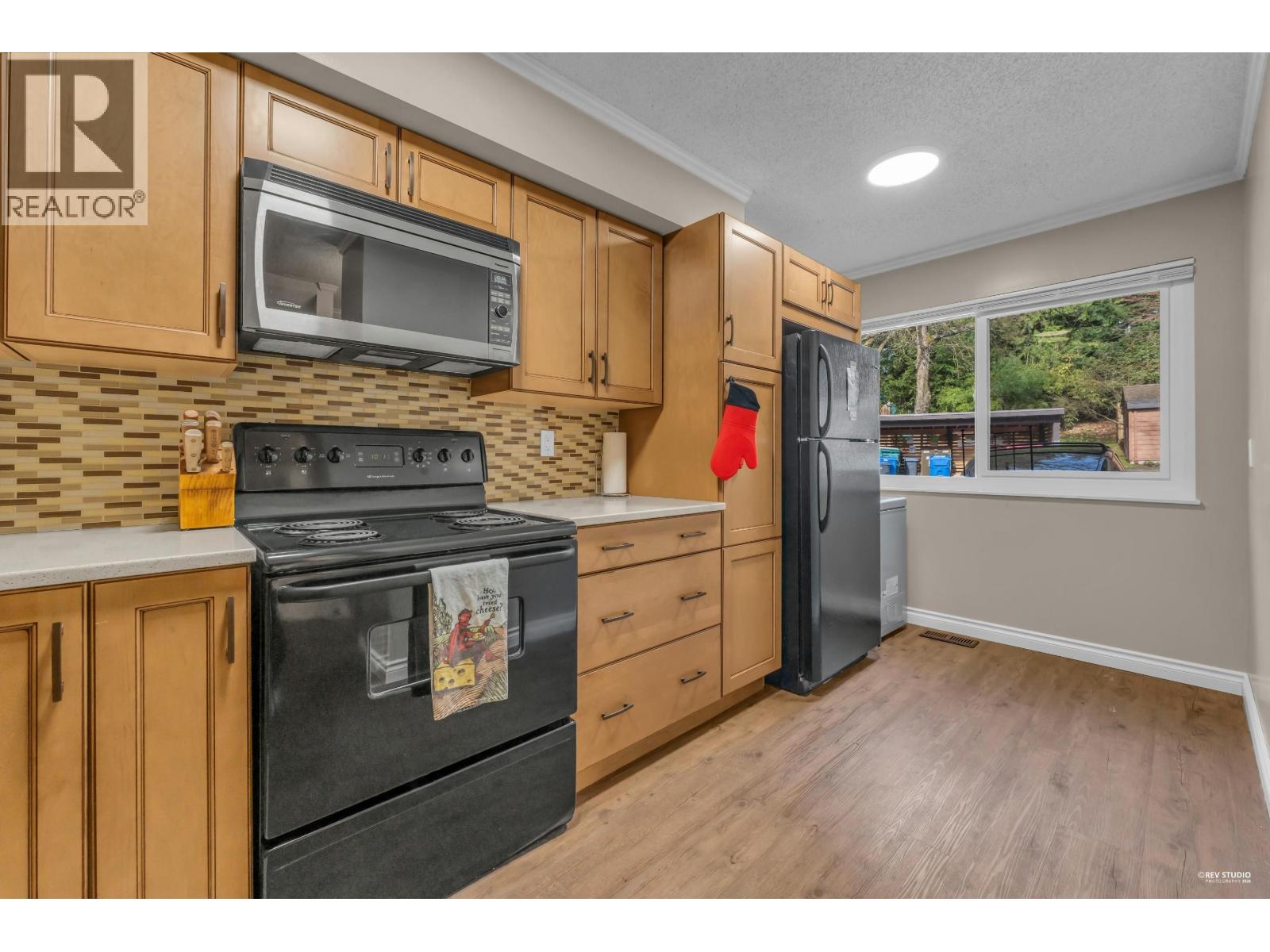 202 Cardiff Way, Port Moody, British Columbia  V3H 3X8 - Photo 4 - R3120309