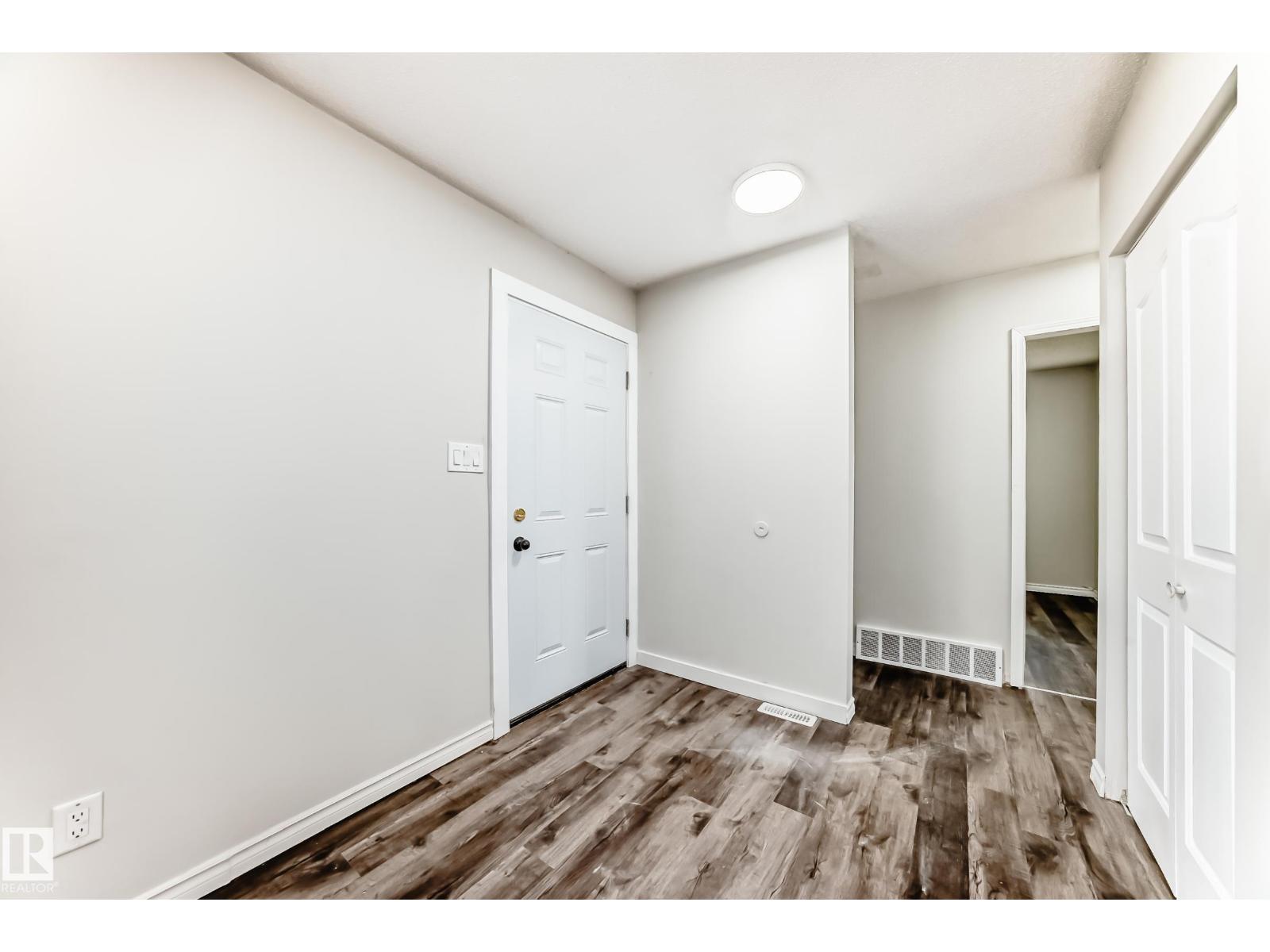 8615 42a Av Nw, Edmonton, Alberta  T6K 1E6 - Photo 5 - E4486033