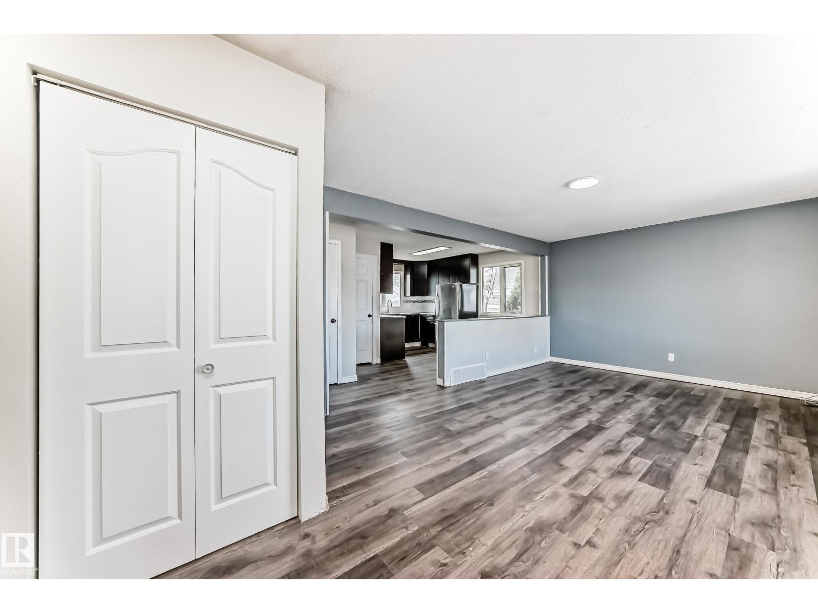 8615 42a Av Nw, Edmonton, Alberta  T6K 1E6 - Photo 6 - E4486033
