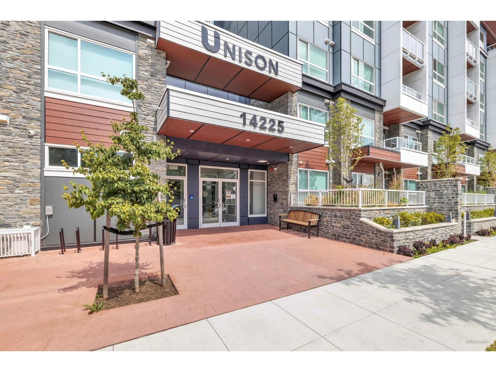 401 14225 103a Avenue, Surrey, British Columbia  V3T 0T4 - Photo 2 - R3120310