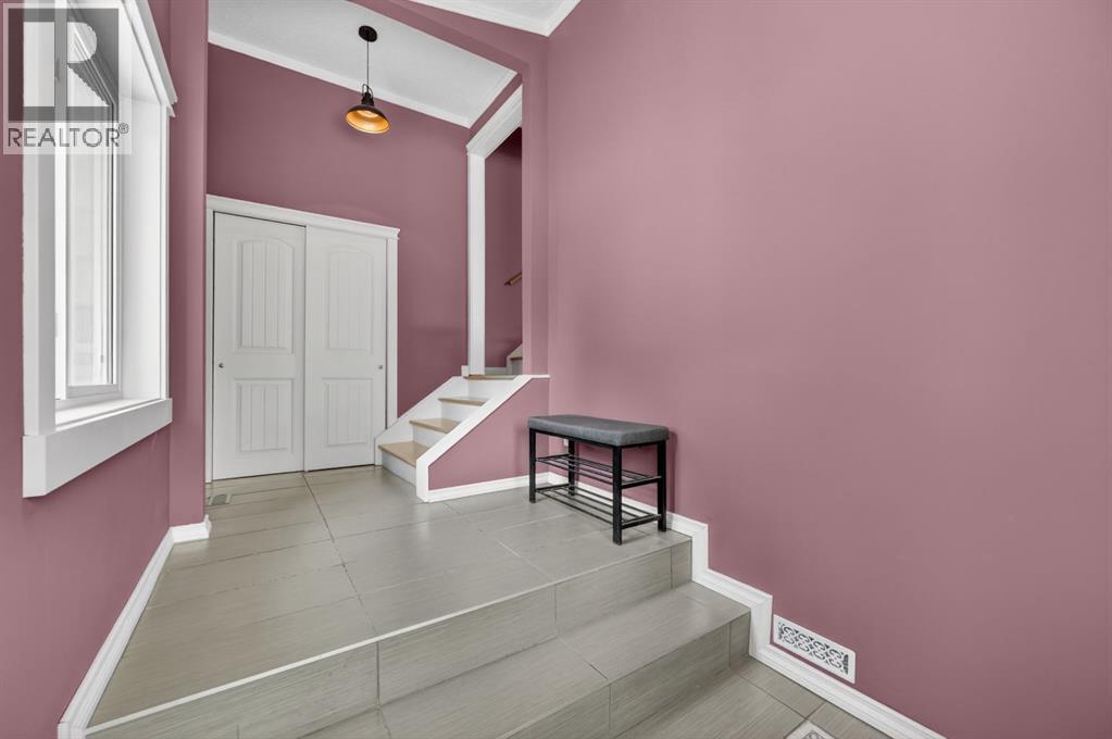 8 Slocan Road SW, Calgary, Alberta  T2W 0S8 - Photo 4 - A2308549