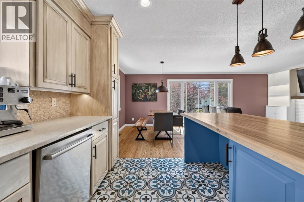 8 Slocan Road SW, Calgary, Alberta  T2W 0S8 - Photo 13 - A2308549