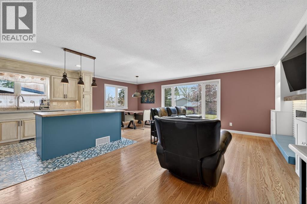 8 Slocan Road SW, Calgary, Alberta  T2W 0S8 - Photo 6 - A2308549