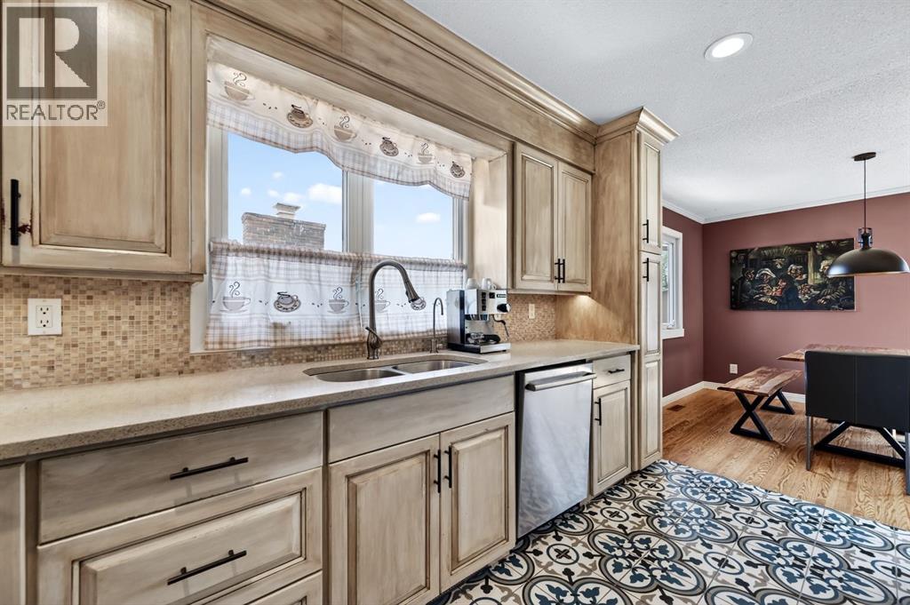 8 Slocan Road SW, Calgary, Alberta  T2W 0S8 - Photo 11 - A2308549